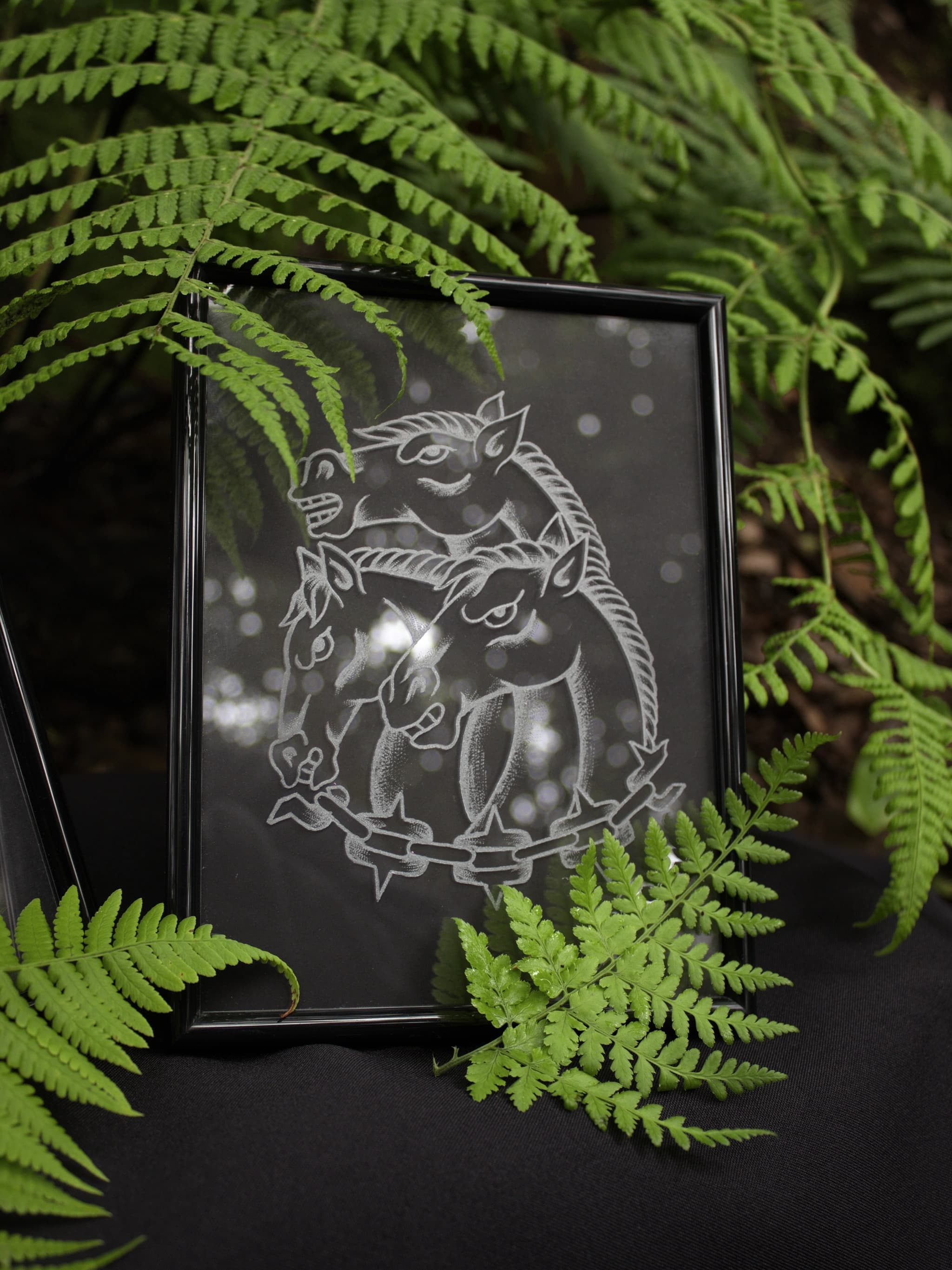 Retrato de cristal grabado a mano con motivo de caballos, imagen 2 de galería.